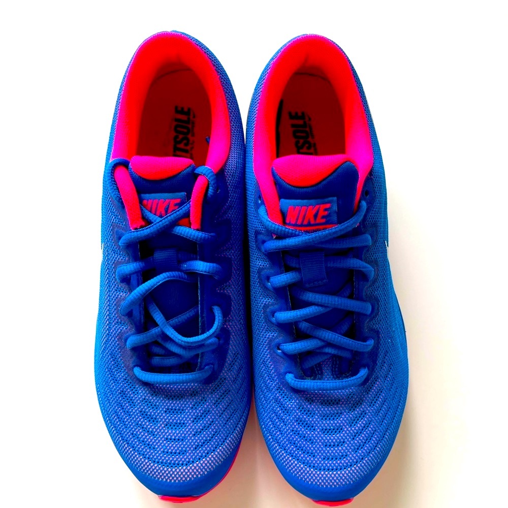 Like New NIKE SNEAKERS! - Picture 2 of 4